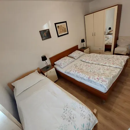 Ivanely Apartament
